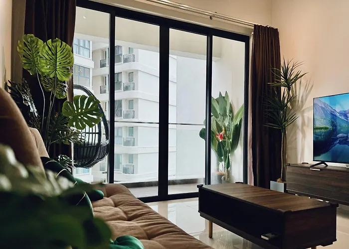 Danga Bay - 2Br Timber Lounge - Dryer - Netflix