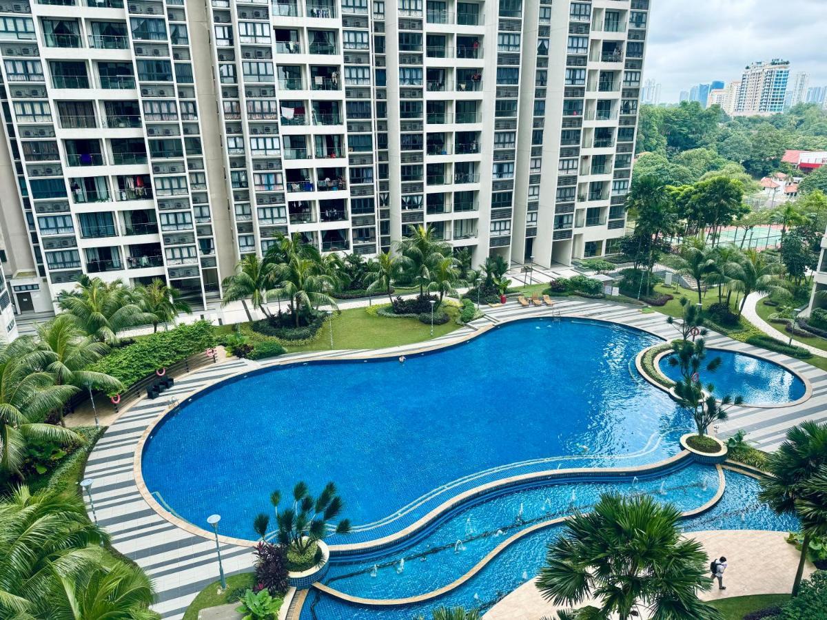 Apartment Danga Bay - 2br Timber Lounge - Dryer - Netflix *