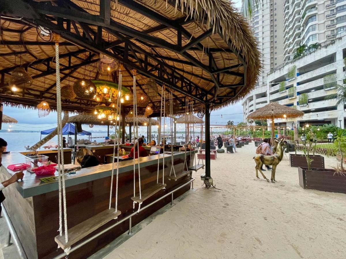 Danga Bay - 2br Timber Lounge - Dryer - Netflix