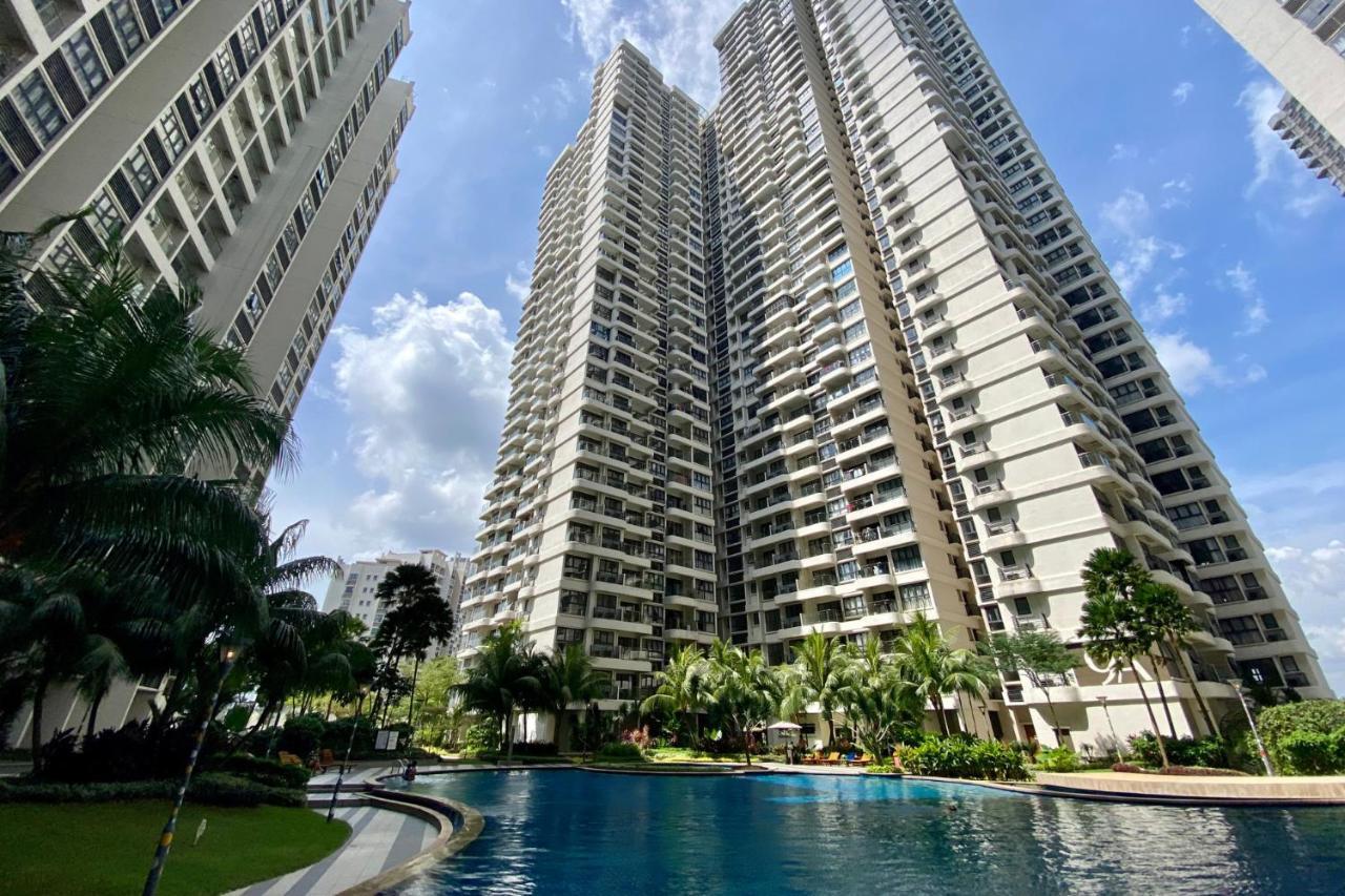 Danga Bay - 2br Timber Lounge - Dryer - Netflix