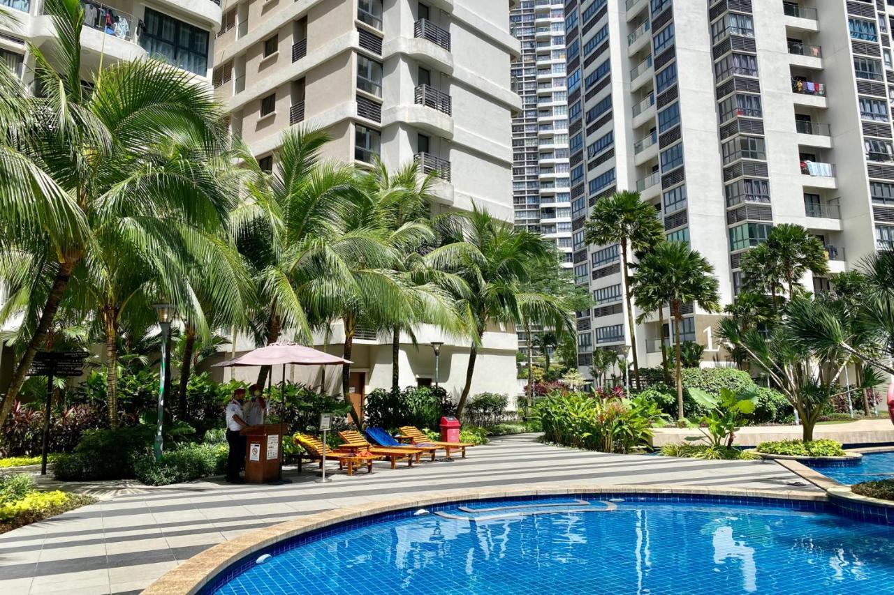 Danga Bay - 2br Timber Lounge - Dryer - Netflix *