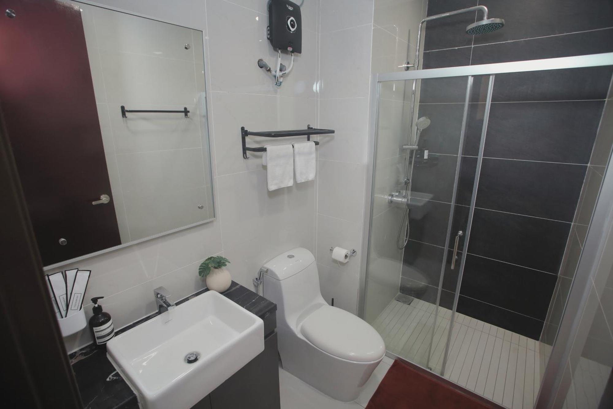 Danga Bay - 2br Timber Lounge - Dryer - Netflix Apartment